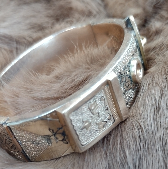 Antique Gold Filled Engraved Locking Belt Bracelet 1900s - Picture 6 of 9